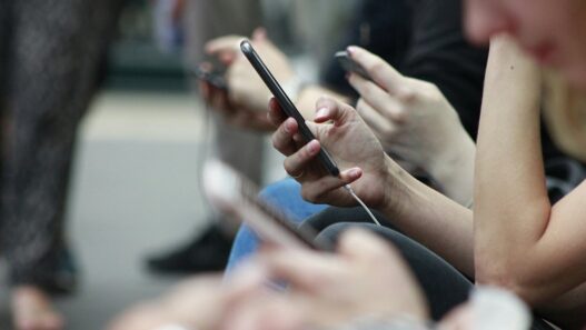 10 Gentle Ways to Break Up With Your Phone (Without Missing It)