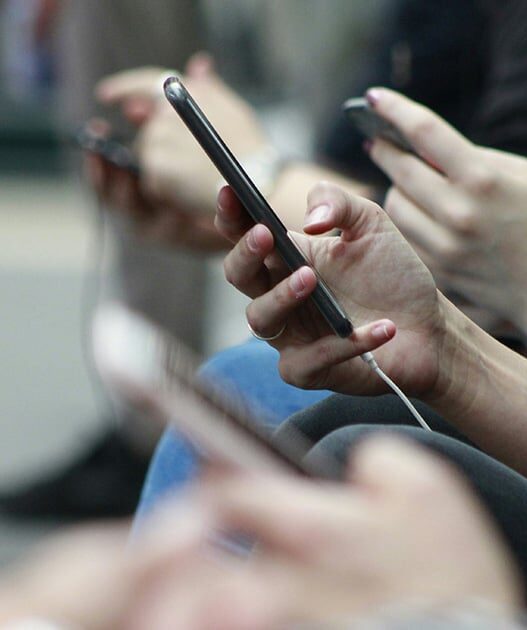 10 Gentle Ways to Break Up With Your Phone (Without Missing It)