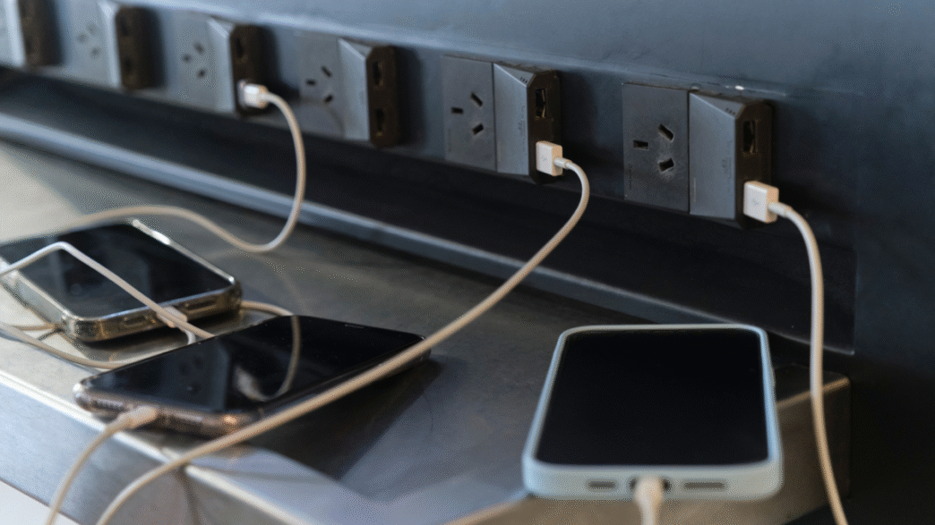 Despite the TSA’s Warning, Airport Chargers Probably Aren’t Dangerous