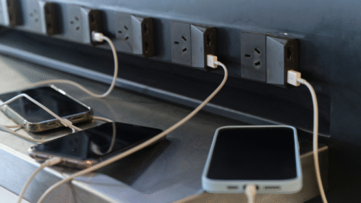 Despite the TSA’s Warning, Airport Chargers Probably Aren’t Dangerous