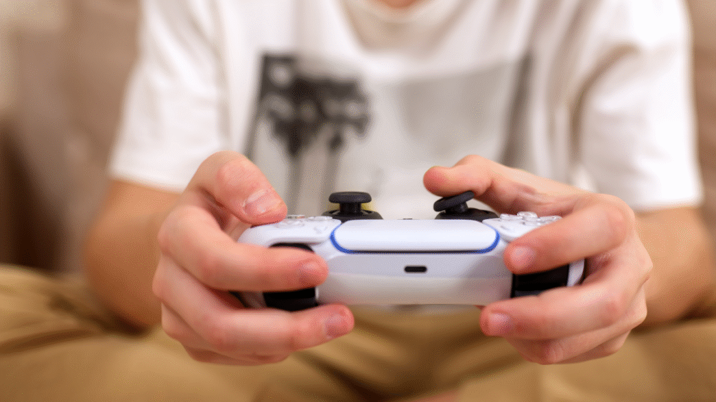 Sony Will Soon Let You Pair Your PS5 Controller With Multiple Devices at Once