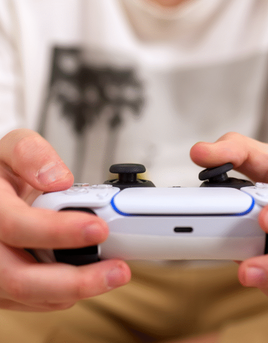 Sony Will Soon Let You Pair Your PS5 Controller With Multiple Devices at Once