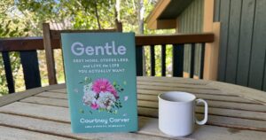 Weekend Favorites: ease into decluttering + the no scroll morning routine
