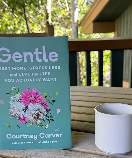 Weekend Favorites: ease into decluttering + the no scroll morning routine