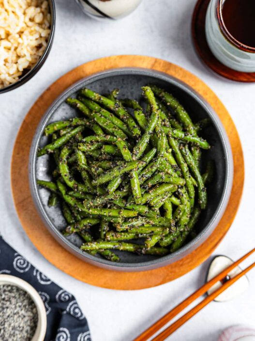 green beans with black sesame sauce