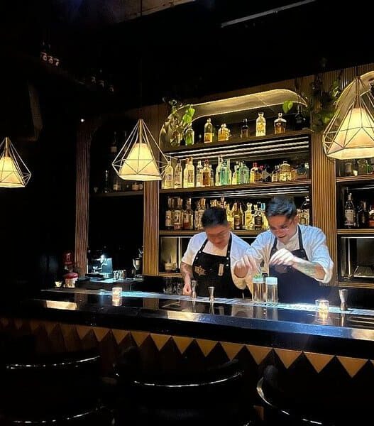 handshake tripadvisor Bel Around The World