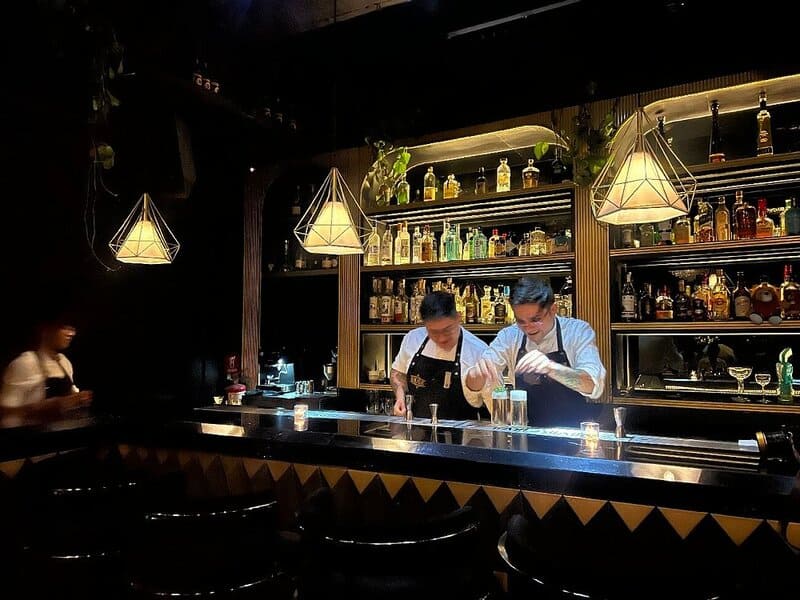 handshake tripadvisor Bel Around The World