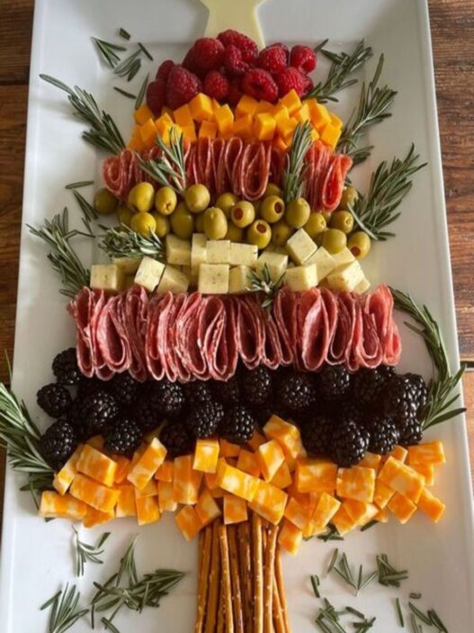 15 Christmas Charcuterie Board Ideas That’ll Steal the Show