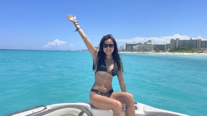 girlon the boat nearby Hotel Riu, Cancun, Mexico