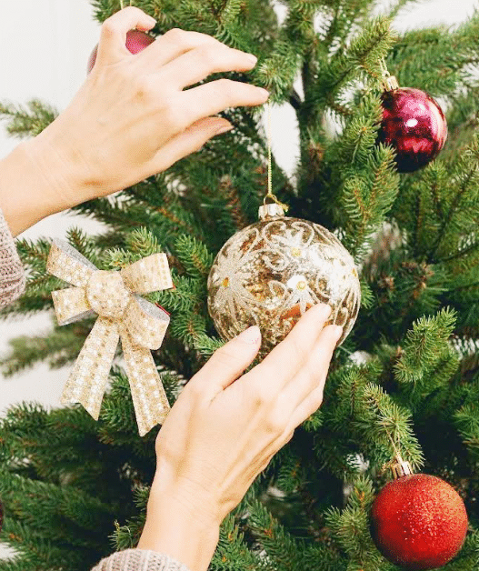 6 Strategies to Set Realistic Expectations for Christmas Gifts