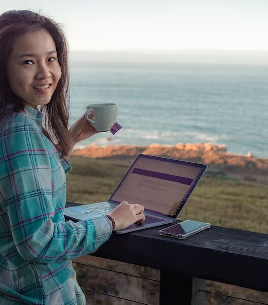 girl-working-laptop-digital-nomad-Timber-Cove-Resort-California-USA