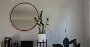 9 Little Notes To Help You Declutter Your Home When It's Hard to Let Go