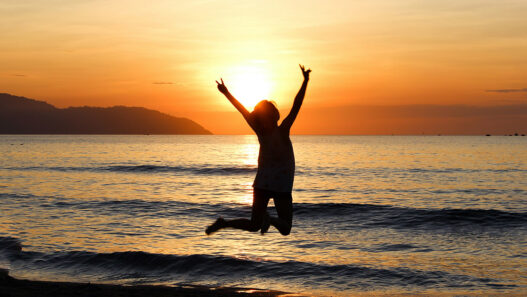 Feel Happier With Less Effort: 10 Simple Habits That Really Help