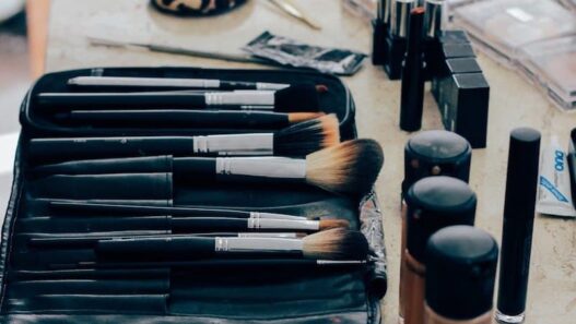 How Mobile Beauty Pros Are Running Their Entire Business From Their Phone While Traveling The World