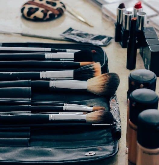How Mobile Beauty Pros Are Running Their Entire Business From Their Phone While Traveling The World