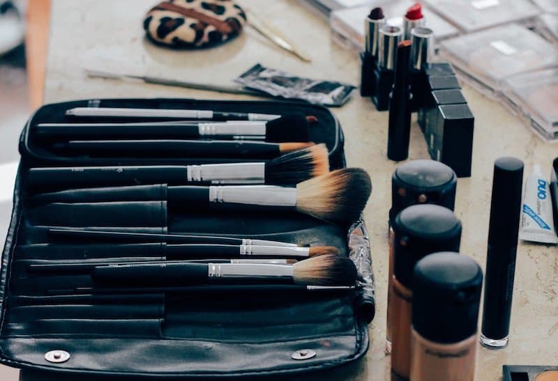 How Mobile Beauty Pros Are Running Their Entire Business From Their Phone While Traveling The World