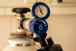 How Calibration Gas Suppliers Ensure Accuracy in Lab Testing