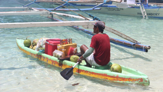 el nido kayak shop drinks, el nido palawan philippines, how to get to el nido, el nido tour package, things to do in el nido